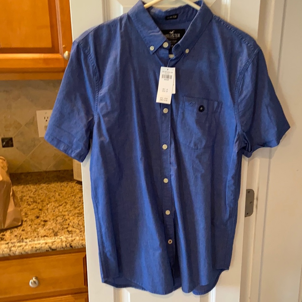 Brand New Hollister Epic Flex button down shirt. Short sleeve. Size medium.